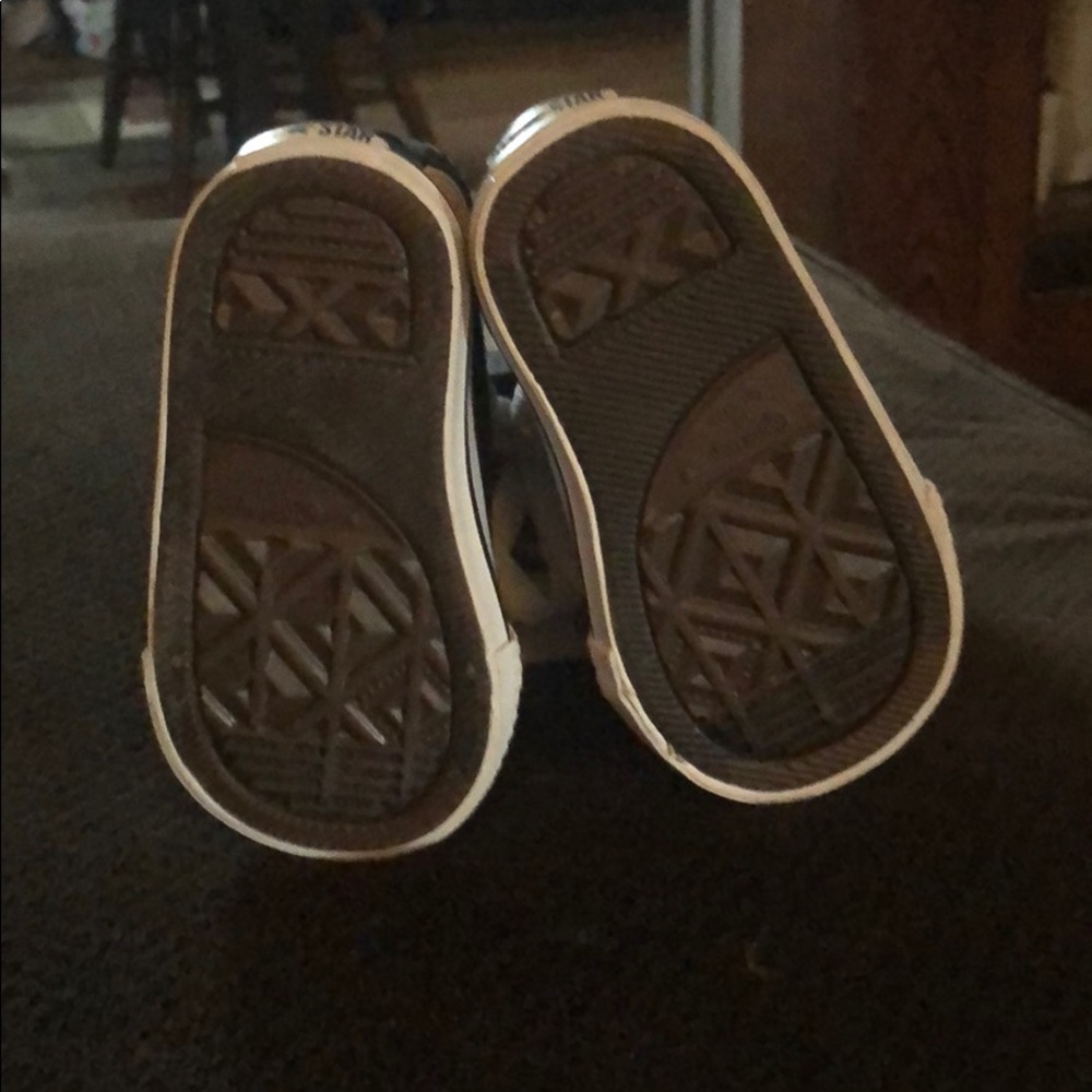 Converse - Picture 3 of 5